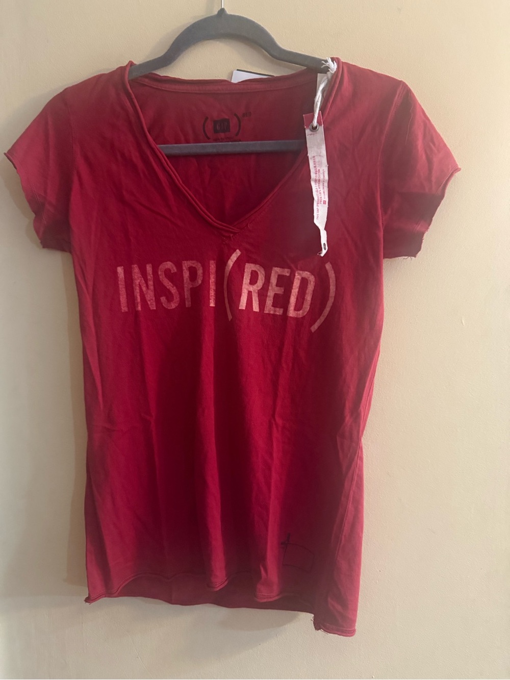 Gap Inspi(red) Red V-Neck Women's Tee, small